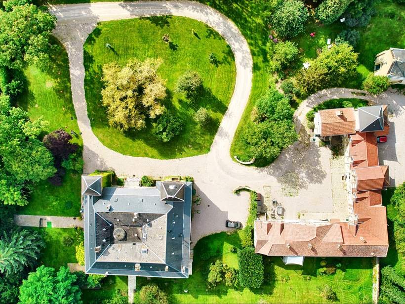 Le château et les communs vus du ciel